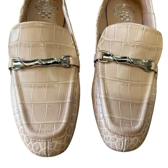 VINCE CAMUTO PERENNA EMBOSSED PINK LEATHER LOAFER - Picture 2 of 8